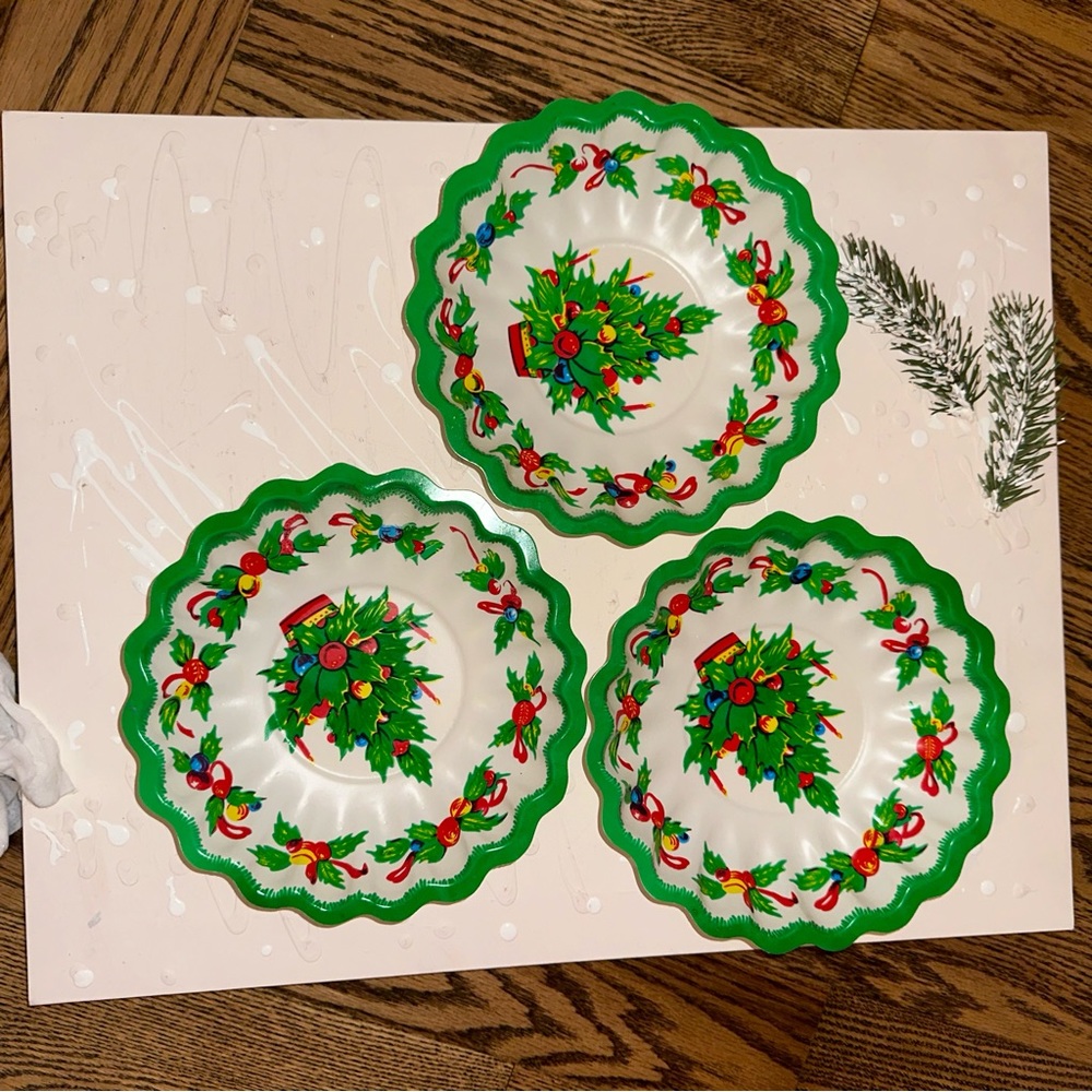 Christmas Vintage Plates Plastic set of 6 - Picture 13 of 13